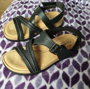 Clarks Black Leather 8 Wide Sandals with Tan Footbed NWT
